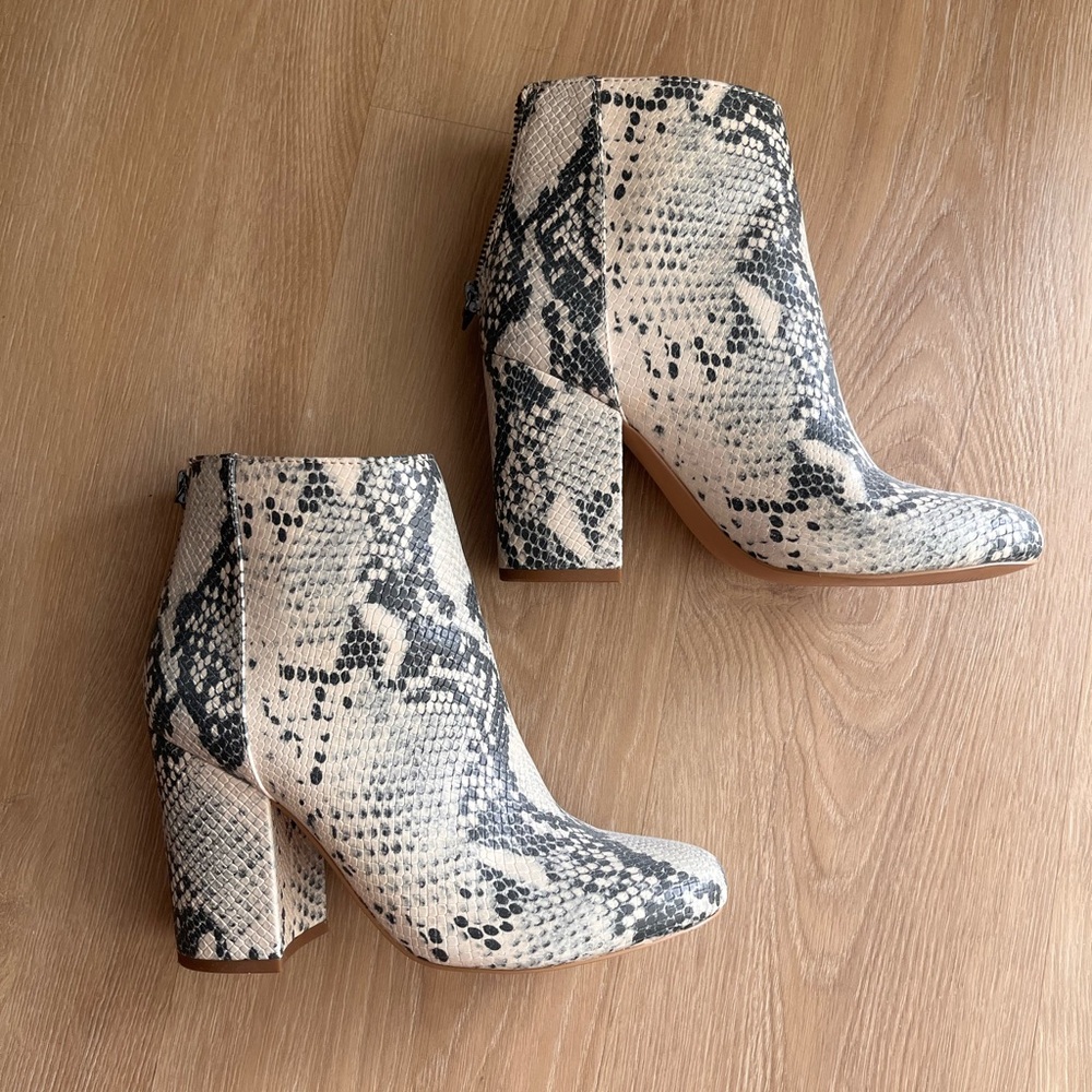 Steve Madden | Snake skin Booties